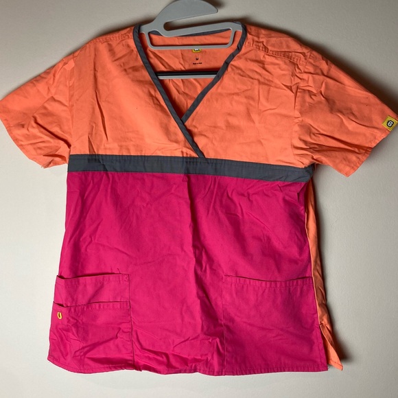 WonderWink Scrub top - Picture 1 of 5